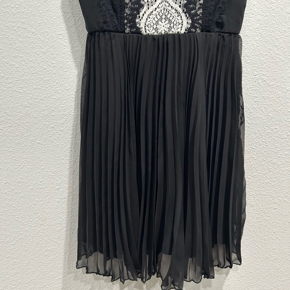 Juniors' Lily Rose Pleated Sweetheart Lace Dress SZ Small NWT - Picture 6 of 13